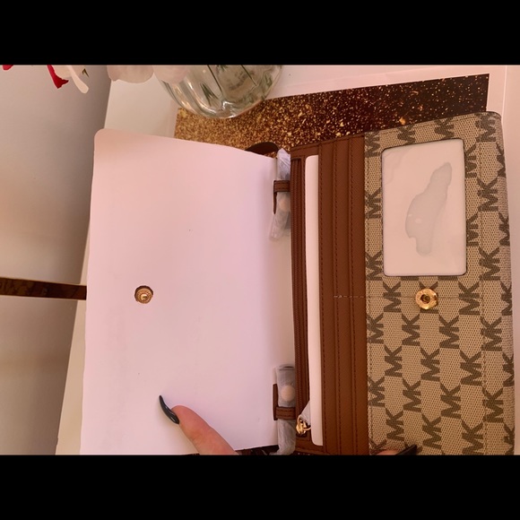 Michael Kors Jet Set Crossbody Clutch Luggage - Picture 3 of 4